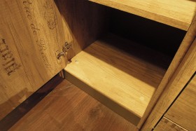 Шкаф для белья «Пилигрим» (Дуб Каньон светлый, Фон серый) в Колпашево - kolpashevo.katalogmebeli.com | фото 5